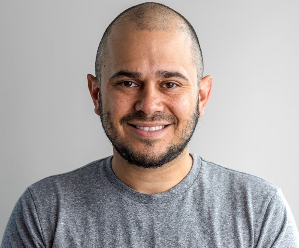 Book AJ Vaynerchuk, concept image.