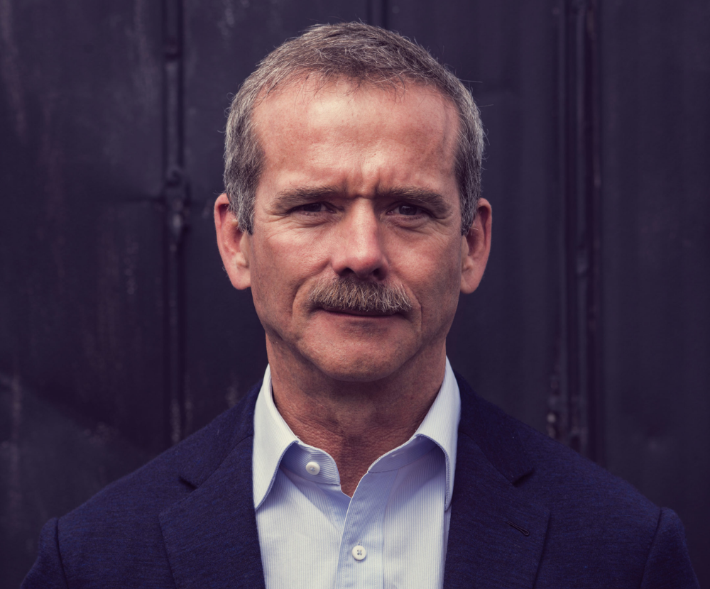 Book Chris Hadfield, concept image.