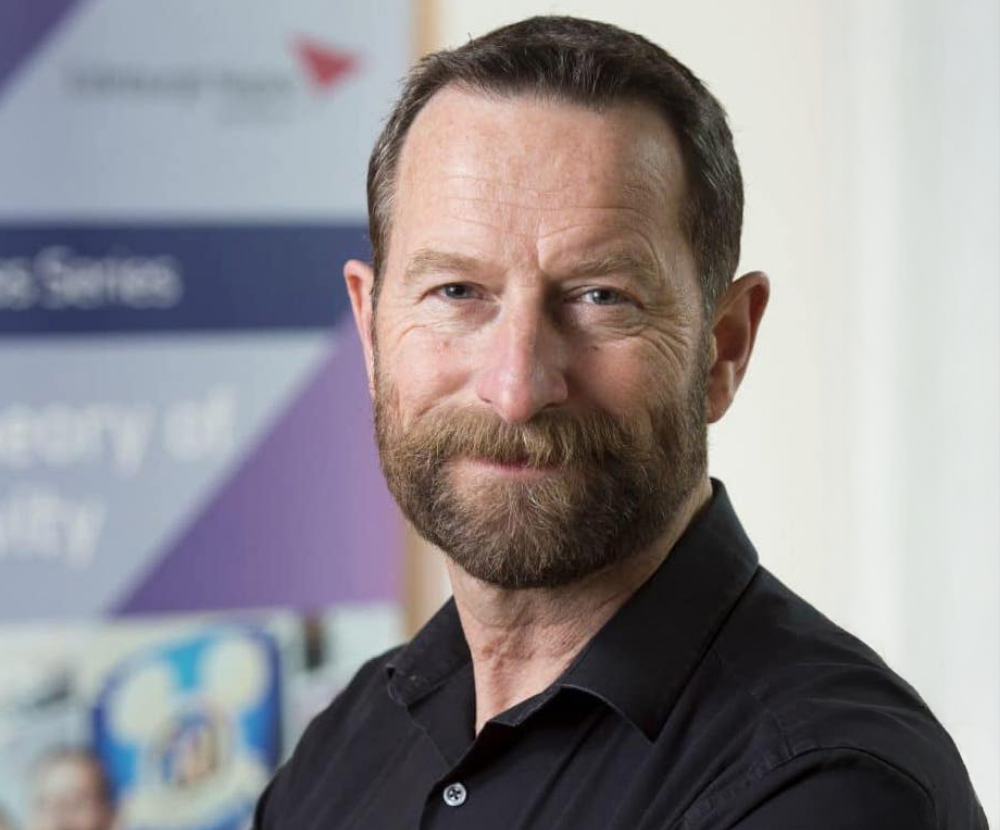 Book Duncan Wardle, concept image.