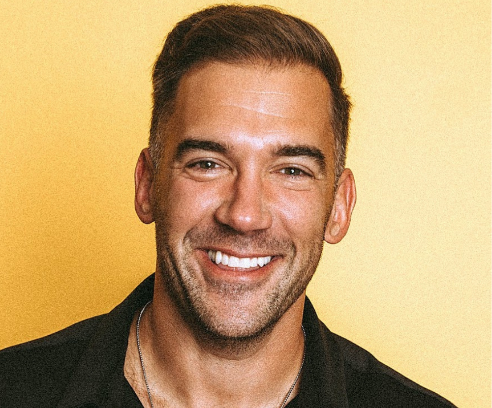 Book Lewis Howes, concept image.