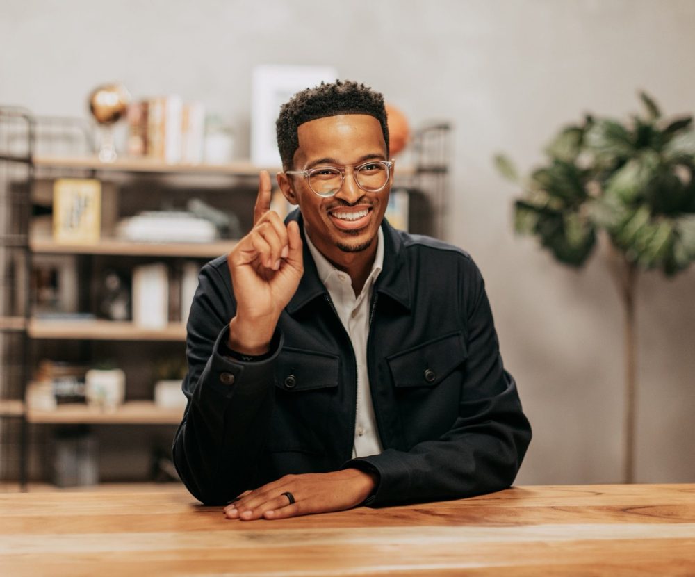 Book Ryan Leak, concept image.